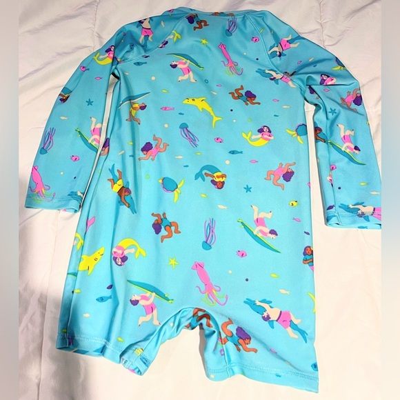 ⭐️bundle 3/$6 
Cat & Jack Blue One Piece Rashguard with Colorful Aquatic Print - Picture 3 of 4